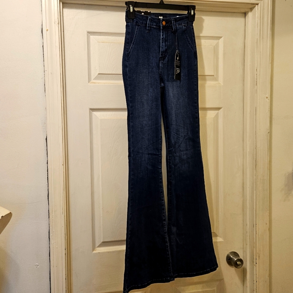 NWT!!! l & m Black Label Jeans Sz 0. Finley High Rise Flare